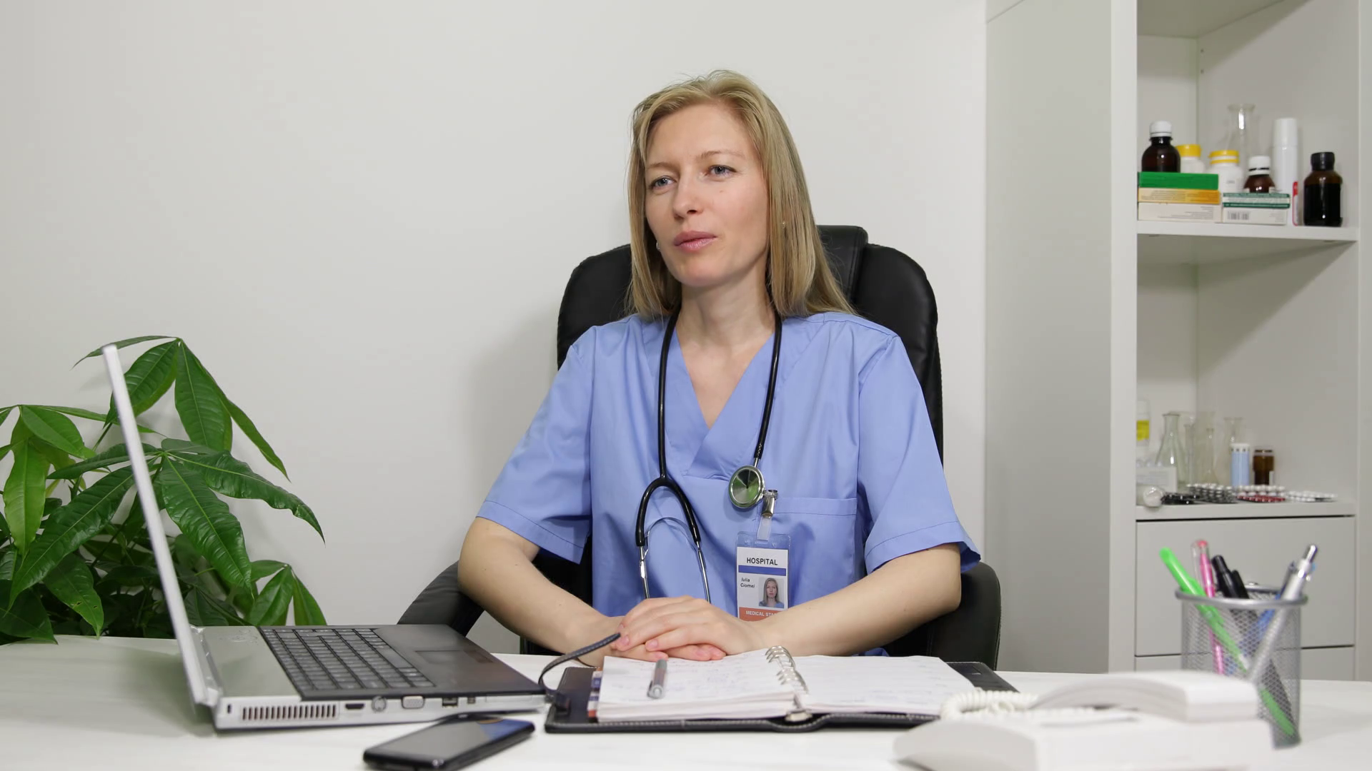 positive-medical-doctor-speech-interview-smiling-woman-portrait-clinical-person_bd-xsxk2yx_thumbnail-full01