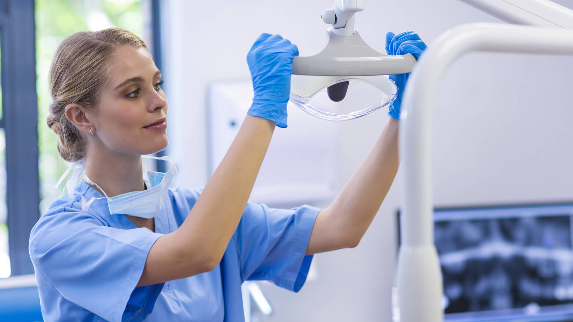 How To Become A Dental Nurse